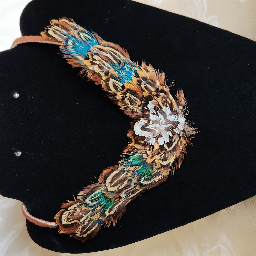 Real feather and leather choker necklace brown turquoise green white - Picture 1 of 9